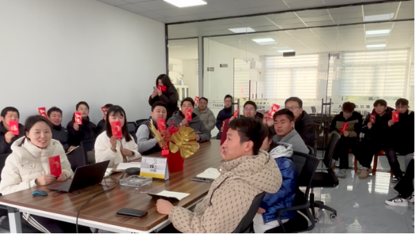 斯塔克機(jī)器人新春開工大吉，紅包送福