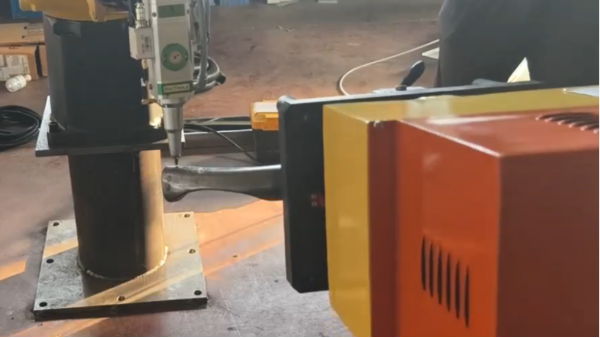 車架彎管部件切割：斯塔克機(jī)器人八軸聯(lián)動(dòng)三維激光切割機(jī)